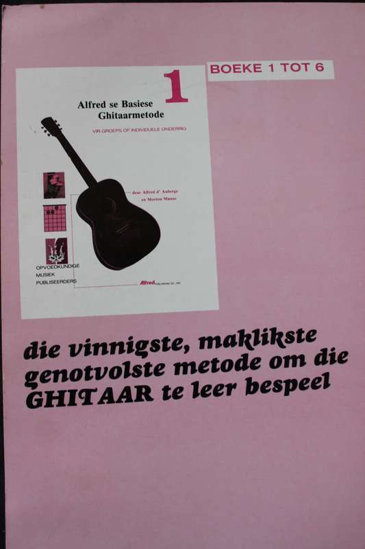 ALFRED SE VINGER AKKOORDE NASLAANBOEK deur Alfred d'Auberge en Morton Manus. (Ghitaar/Guitar)