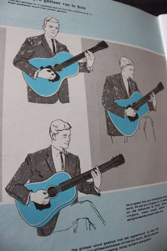ALFRED SE VINGER AKKOORDE NASLAANBOEK deur Alfred d'Auberge en Morton Manus. (Ghitaar/Guitar)