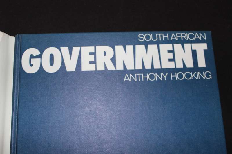 SOUTH AFRICAN GOVERNMENT by Anthony Hocking. No. 4 in MacDonald Heritage Library Series.