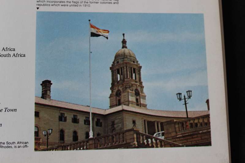 SOUTH AFRICAN GOVERNMENT by Anthony Hocking. No. 4 in MacDonald Heritage Library Series.