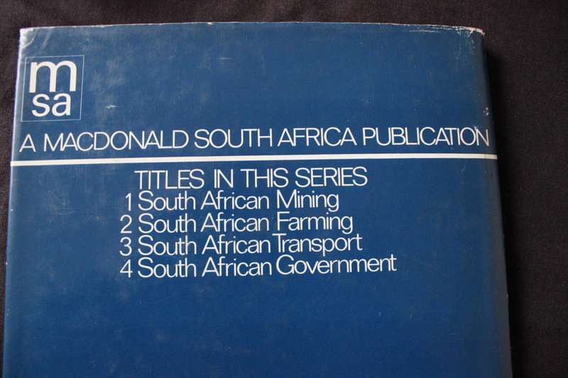 SOUTH AFRICAN GOVERNMENT by Anthony Hocking. No. 4 in MacDonald Heritage Library Series.