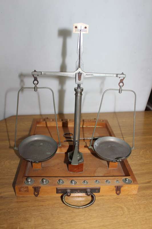 VINTAGE Travelling Apothecary / Jeweller's Beam SCALE with Weights.