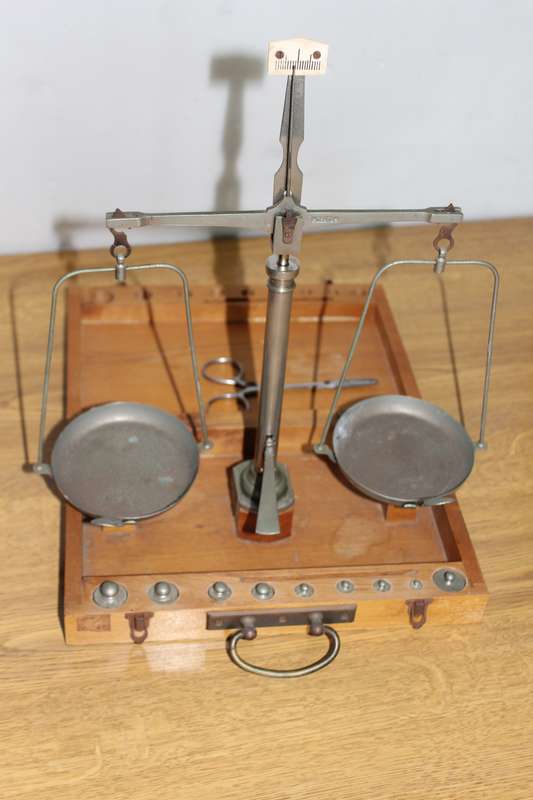 VINTAGE Travelling Apothecary / Jeweller's Beam SCALE with Weights.