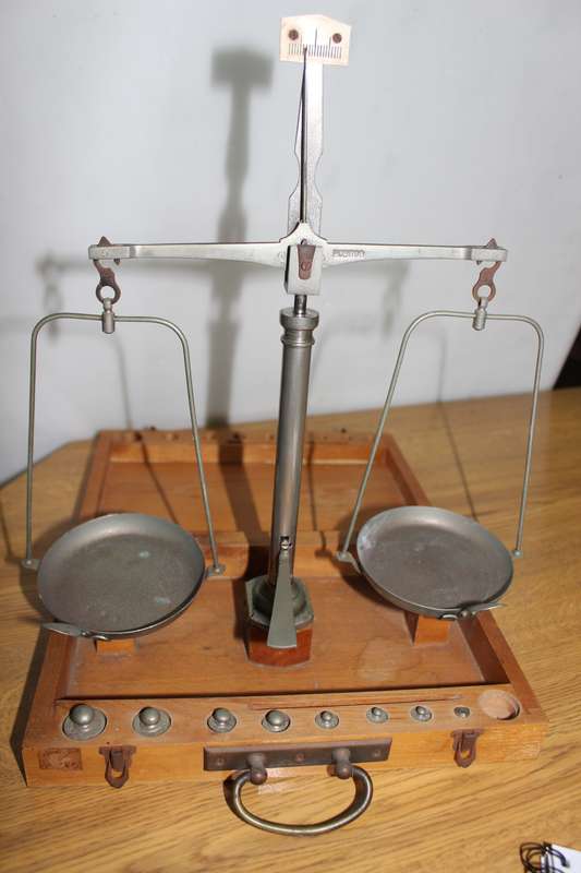 VINTAGE Travelling Apothecary / Jeweller's Beam SCALE with Weights.