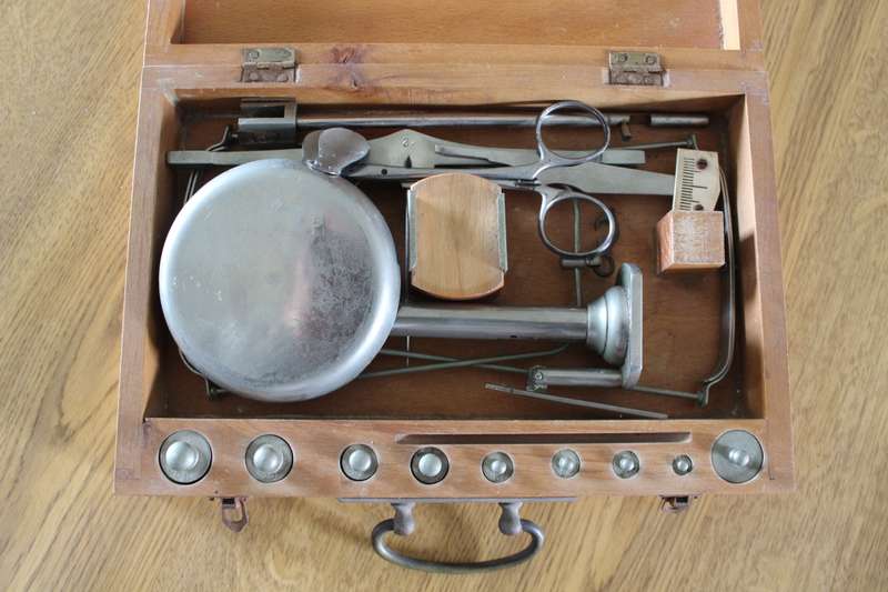 VINTAGE Travelling Apothecary / Jeweller's Beam SCALE with Weights.