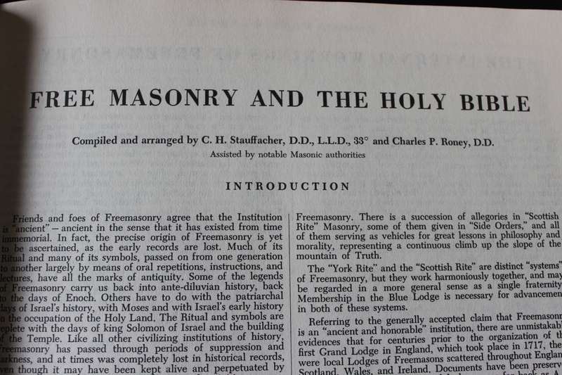 HOLY BIBLE (KING JAMES VERSION) RED LETTER EDITION HEIRLOOM BIBLE PUBLISHERS