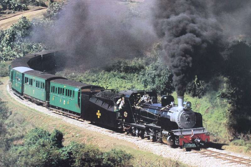 THE SUNSET OF STEAM. Dennis Moore. (Tribute to Golden Years of Steam Locomotives in S.A.)