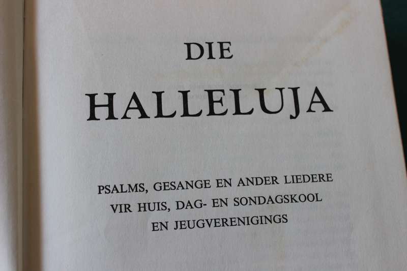 DIE HALLELUJA. Psalms, Gesange en ander liedere vir Huis, Dag-en Sondagskool en Jeugverenigings.