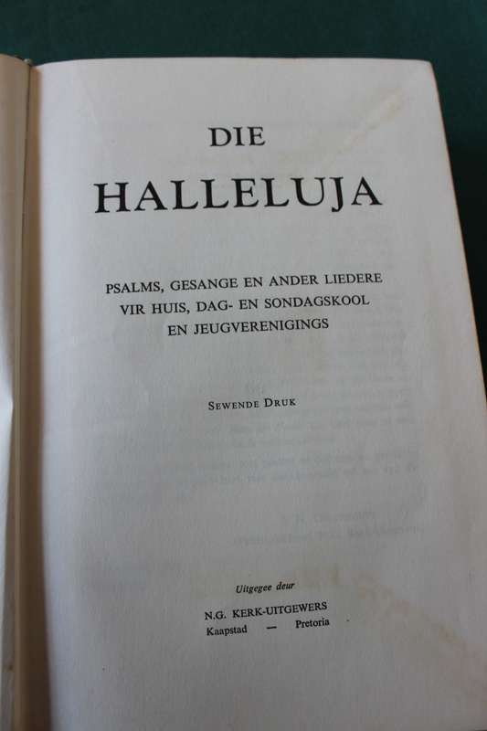 DIE HALLELUJA. Psalms, Gesange en ander liedere vir Huis, Dag-en Sondagskool en Jeugverenigings.