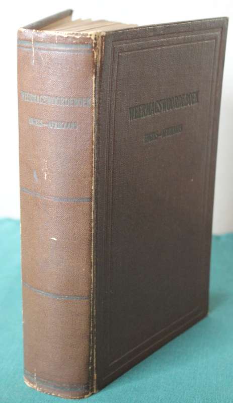 WEERMAGSWOORDEBOEK. Engels-Afrikaans. Die Staatsdrukker Pretoria 1954.