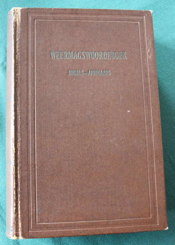 WEERMAGSWOORDEBOEK. Engels-Afrikaans. Die Staatsdrukker Pretoria 1954.