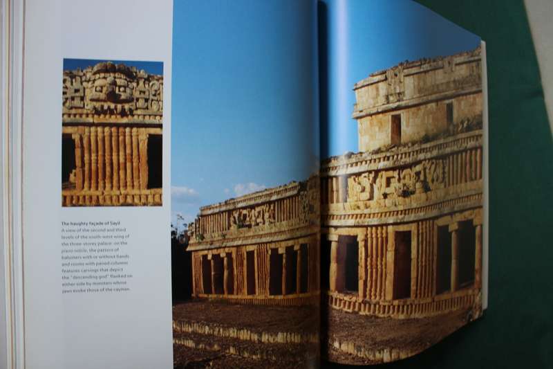 THE MAYA. Palaces and pyramids of the rainforest. Henri Stierlin.