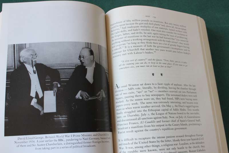 THE LAST LION. Winston Spencer Churchill. ALONE 1932-1940 by William Manchester. (Second Volume)