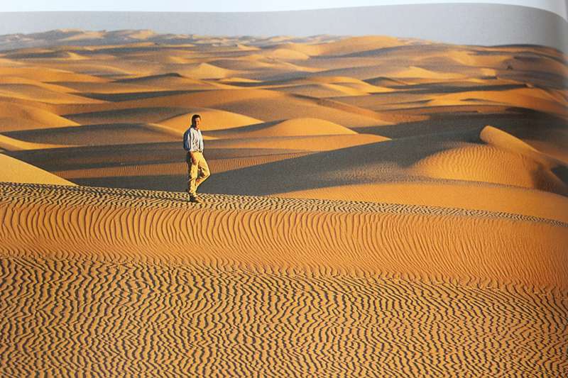 INSIDE SAHARA. Photographs by Basil Pao. Introduction by Michael Palin.