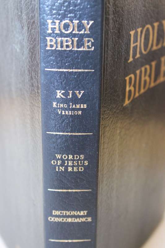 HOLY BIBLE. Authorized King James Version. Red Letter Edition. Barbour Publishing, 2006.