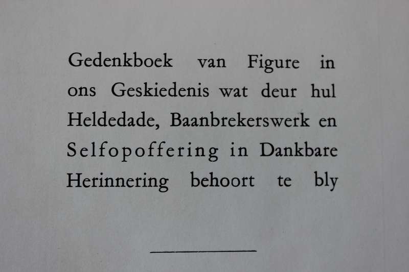 SUID-AFRIKAANSE HELDEGALERY onder redaksie van Gerhard Aucamp.