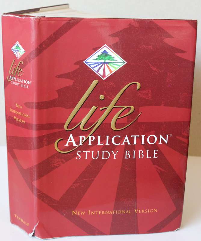 LIFE APPLICATION STUDY BIBLE. New International Version.