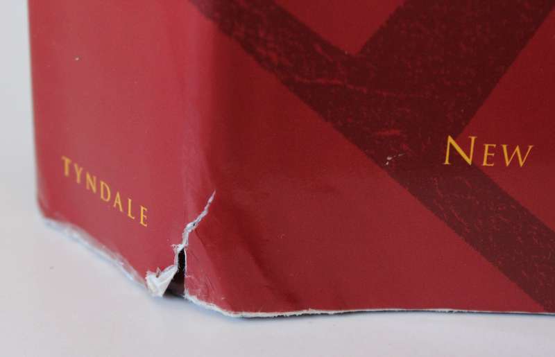 LIFE APPLICATION STUDY BIBLE. New International Version.