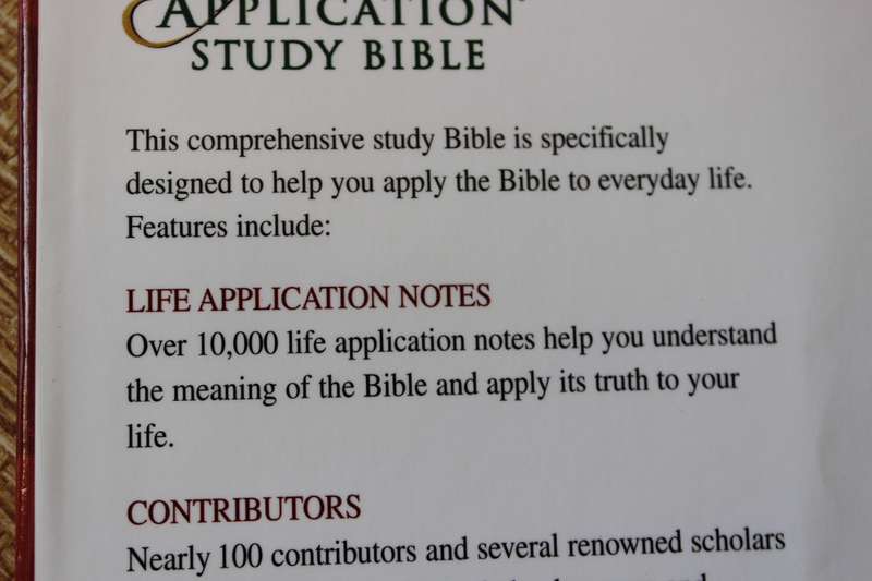 LIFE APPLICATION STUDY BIBLE. New International Version.