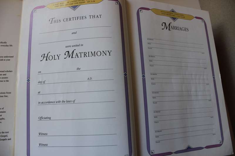 LIFE APPLICATION STUDY BIBLE. New International Version.