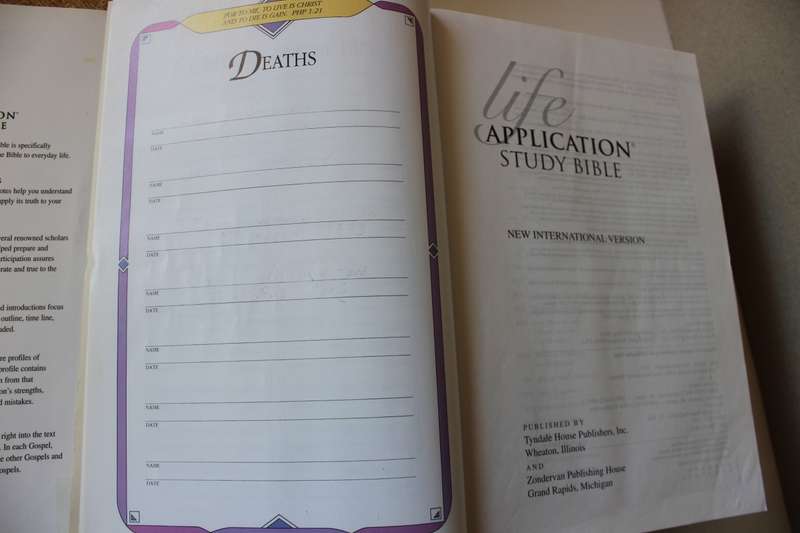 LIFE APPLICATION STUDY BIBLE. New International Version.