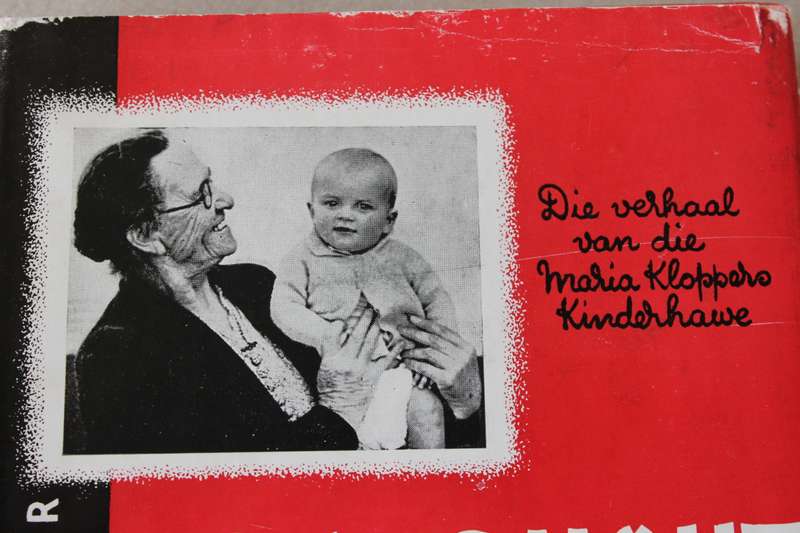 BRANDHOUT UIT DIE VUUR deur Lassie Hofmeyr. (Maria Kloppers Kinderhawe)