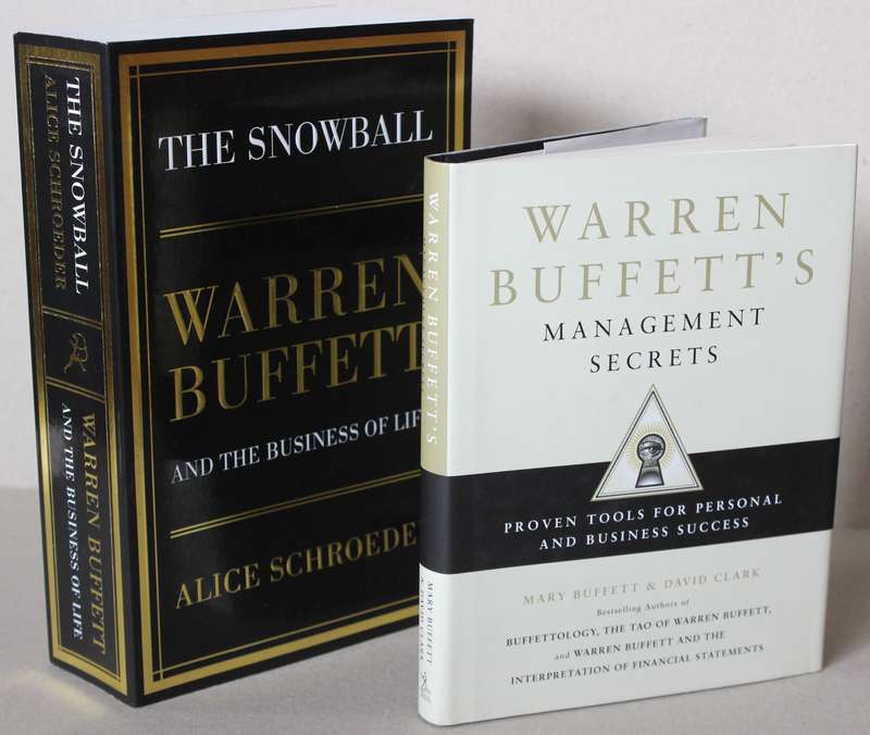 1. THE SNOWBALL. Warren Buffet and the Business of Life. 2. WARREN BUFFET'S Management Secrets.