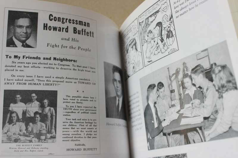1. THE SNOWBALL. Warren Buffet and the Business of Life. 2. WARREN BUFFET'S Management Secrets.
