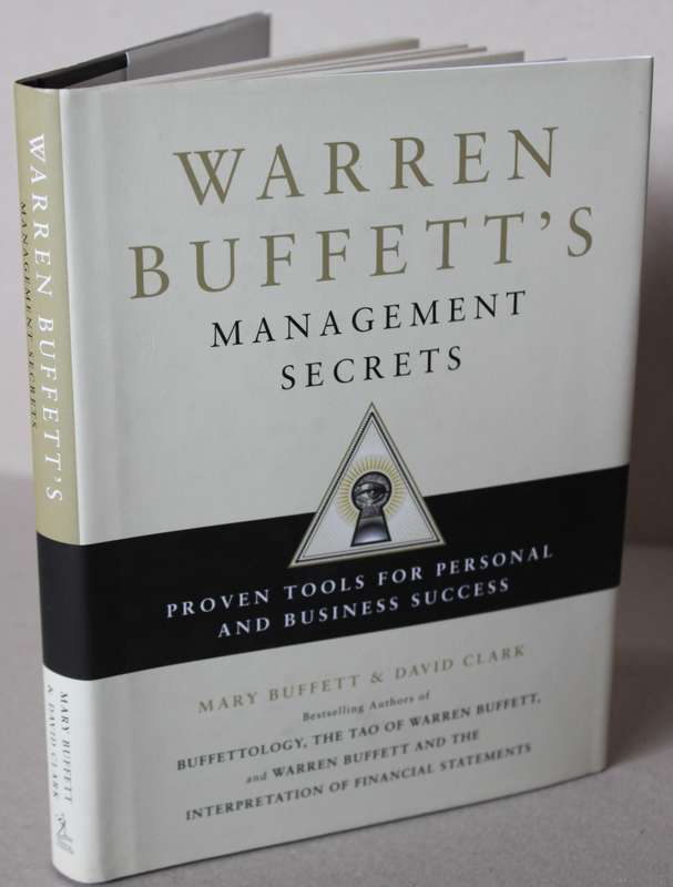 1. THE SNOWBALL. Warren Buffet and the Business of Life. 2. WARREN BUFFET'S Management Secrets.