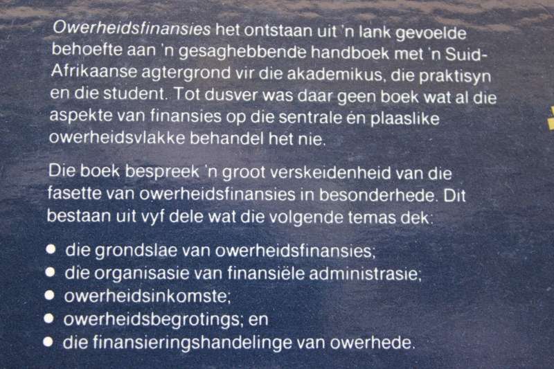 OWERHEIDSFINANSIES  deur J S H Gildenhuys  (GETEKEN)