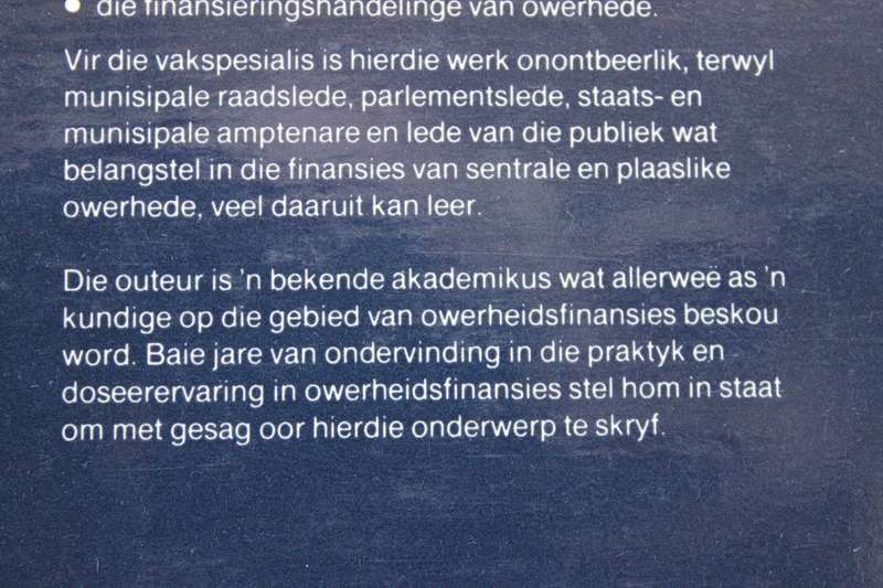 OWERHEIDSFINANSIES  deur J S H Gildenhuys  (GETEKEN)