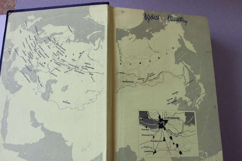 NICHOLAS AND ALEXANDRA  by Robert K. Massie (Last of the Romanovs - fall of Imperial Russia)