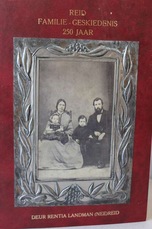 REID FAMILIE-GESKIEDENIS 250 JAAR  deur Rentia Landman (Nee Reid)