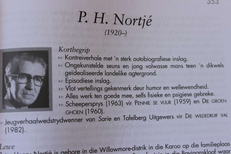 VAN PATRYS-HULLE TOT HANNA HOEKOM Gids tot die Afr kinder-en jeugboek Red: Wybenga en Snyman