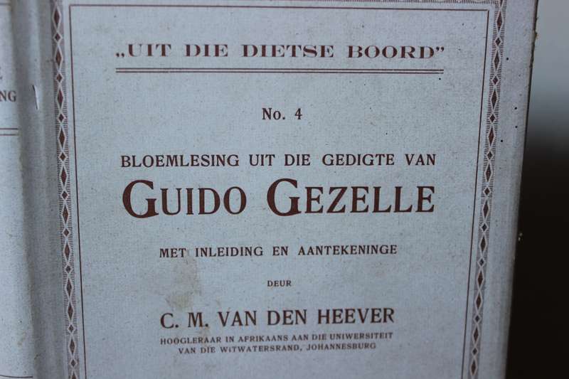 BLOEMLESING UIT DIE GEDIGTE VAN GUIDO GEZELLE  Inleiding C.M. van den Heever