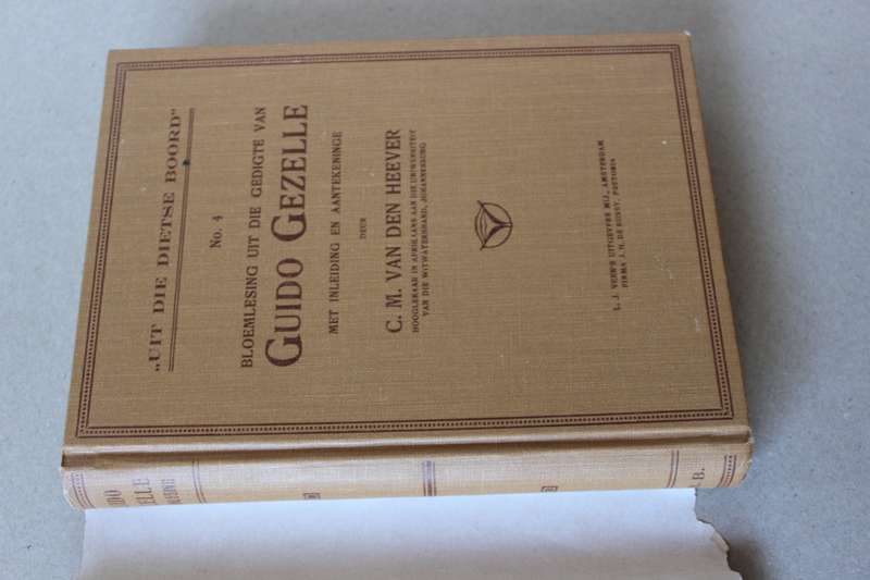 BLOEMLESING UIT DIE GEDIGTE VAN GUIDO GEZELLE  Inleiding C.M. van den Heever