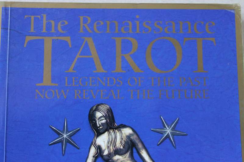 THE RENAISSANCE TAROT  by Jane Lyle  Legends of the past now reveal the future