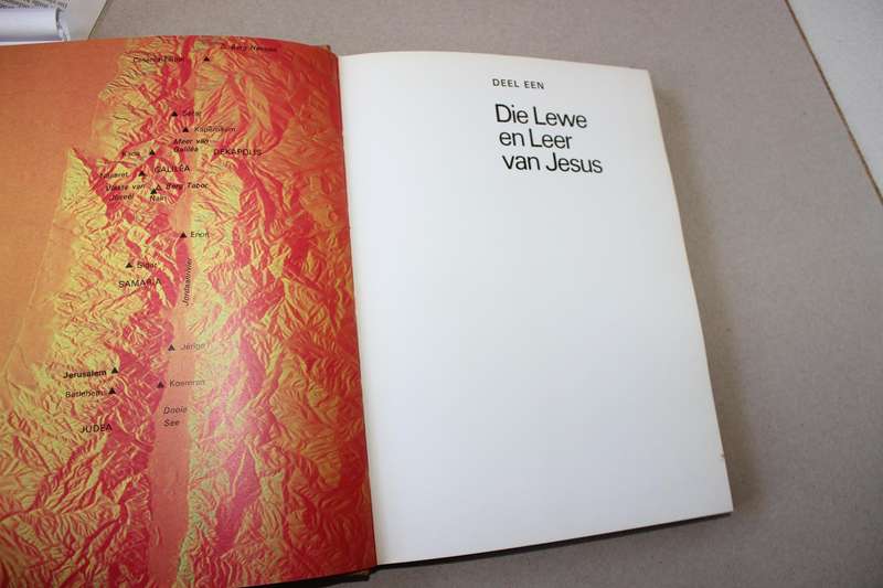 FOTOGIDS TOT DIE OU EN NUWE TESTAMENT  deur  W. L. Maree