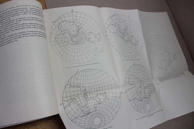 MORPHOLOGY OF THE EARTH  by Lester King