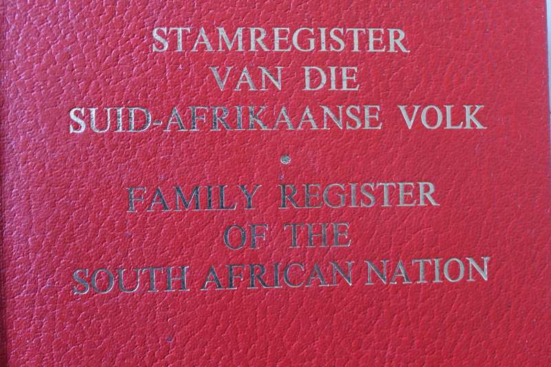STAMREGISTER VAN DIE SUID-AFRIKAANSE VOLK/FAMILY REGISTER OF THE SOUTH AFRICAN NATION  Dr Malherbe