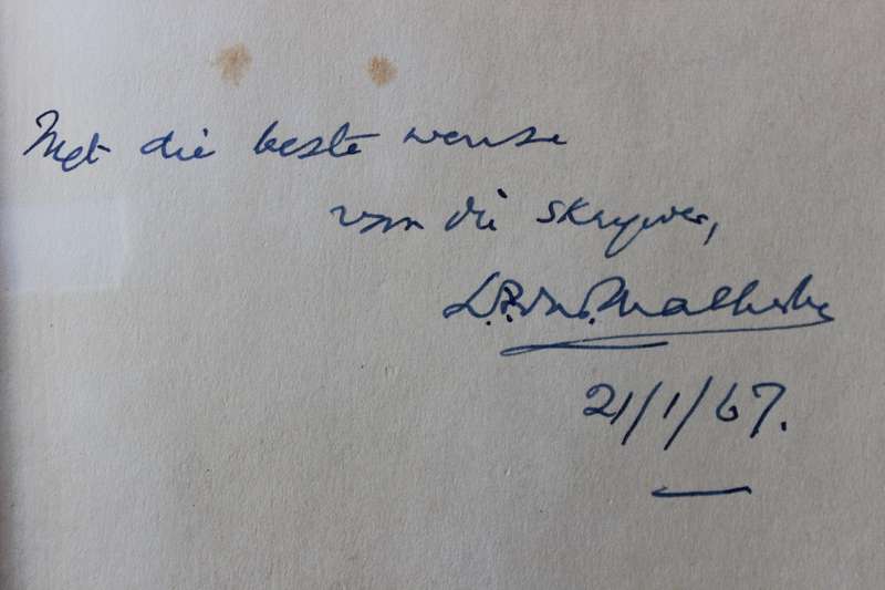 STAMREGISTER VAN DIE SUID-AFRIKAANSE VOLK/FAMILY REGISTER OF THE SOUTH AFRICAN NATION  Dr Malherbe