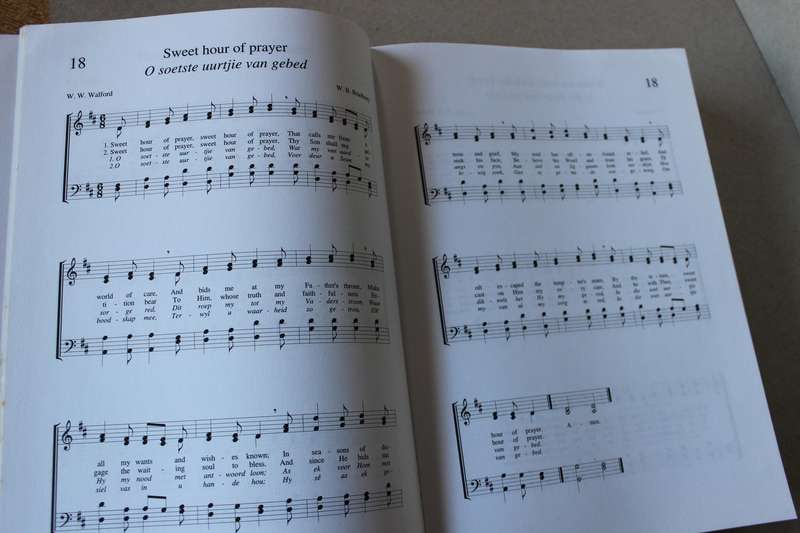 SING EMMANUEL  Sangbundel met bladmusiek van die Ou Apostoliese Kerk  Eerste Uitgawe 1998