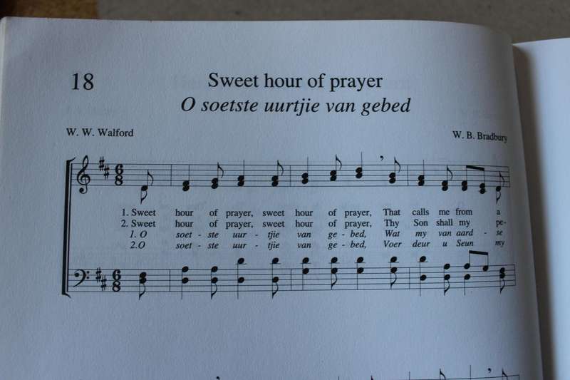 SING EMMANUEL  Sangbundel met bladmusiek van die Ou Apostoliese Kerk  Eerste Uitgawe 1998