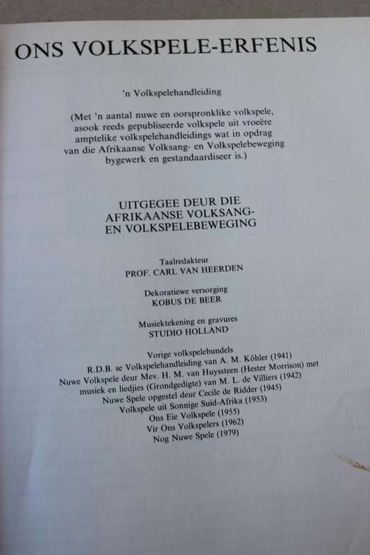 ONS VOLKSPELE-ERFENIS  Uitgegee deur die Afrikaanse Volksang- en Volkspelebeweging
