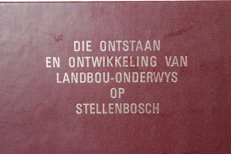 DIE ONTSTAAN EN ONTWIKKELING VAN LANDBOU-ONDERWYS OP STELLENBOSCH  Proff Neethling en Swart