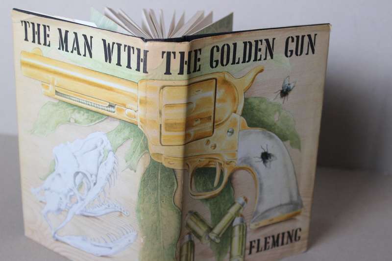 THE MAN WITH THE GOLDEN GUN by Ian Fleming