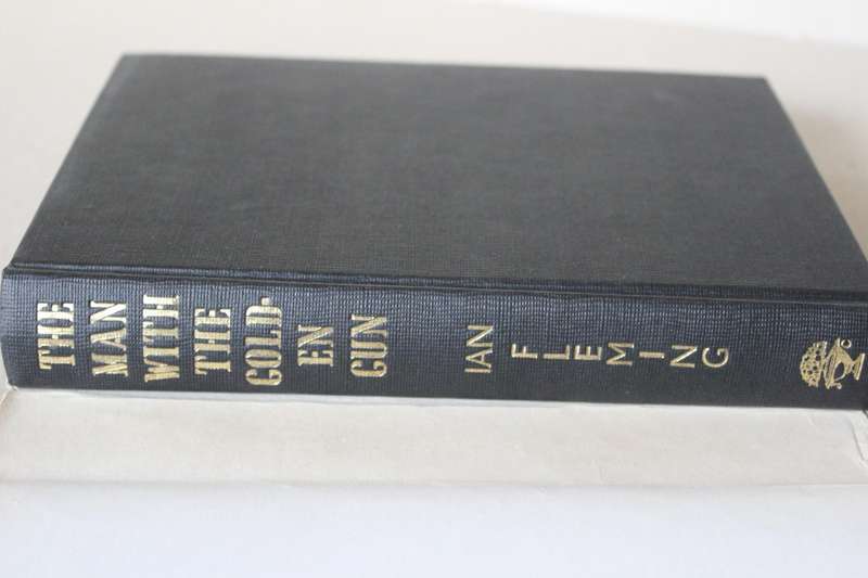 THE MAN WITH THE GOLDEN GUN by Ian Fleming