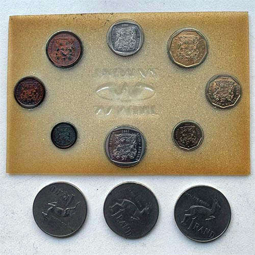 2X1977 and 1X1990 South Africa Springbok R1 one rand nickel coins plus 1X1992 Uncirculated Mint Set