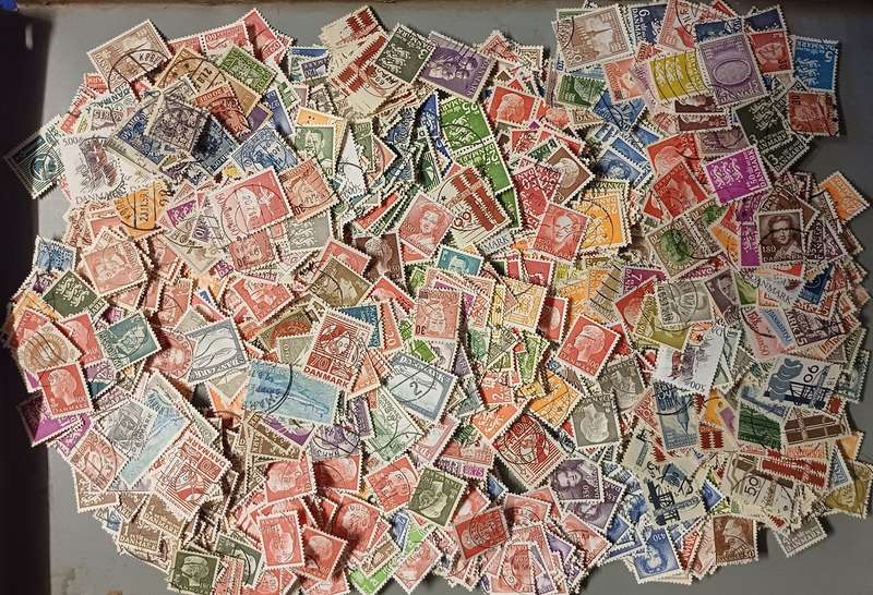 2100 Denmark Stamps @ Less Than 15c Each (Bargen Buy) Not Checked