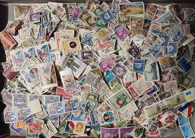1400 World Stamps @ Less Than 16c Each (Bargen Buy) Not Checked